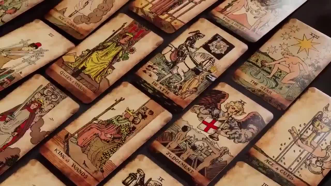 金縁のクラシックタロットデッキとガイドブック付き - マット